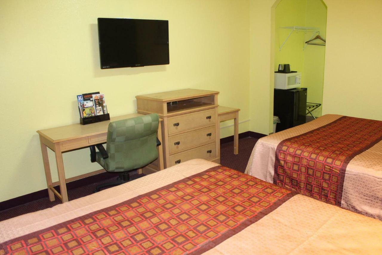 Hutchinson Inn