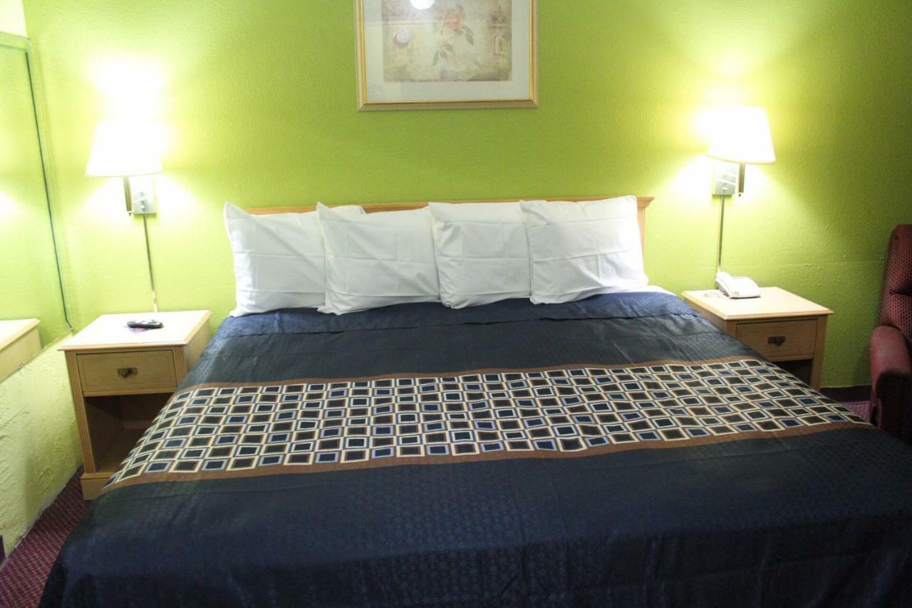 Hutchinson Inn 3*