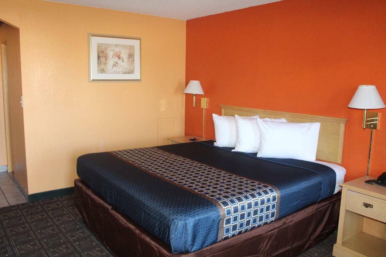 Hutchinson Inn Motel