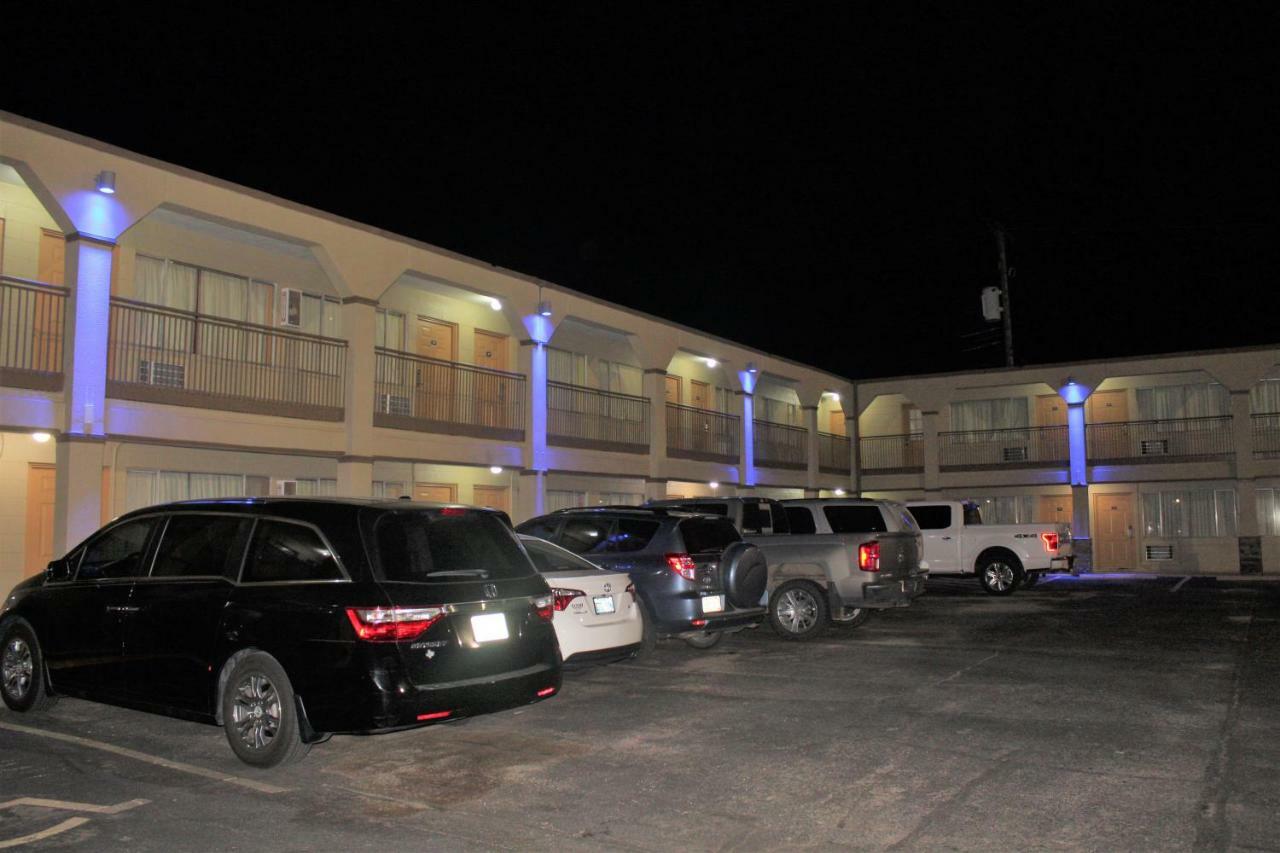 Hutchinson Inn Motel
