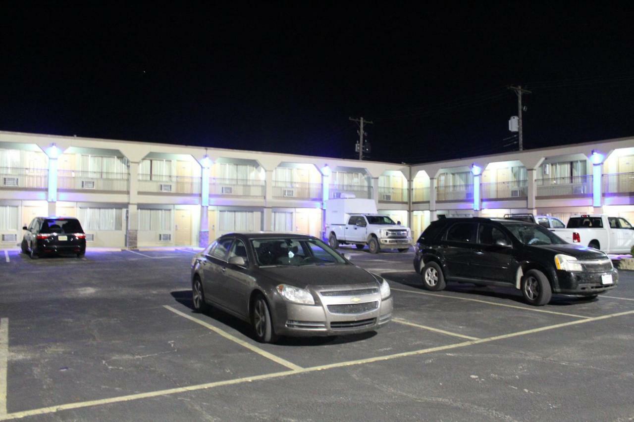 Hutchinson Inn 3*