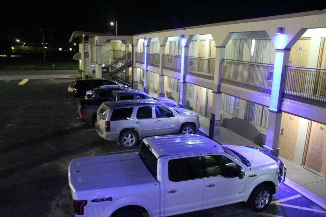 Hutchinson Inn 3*