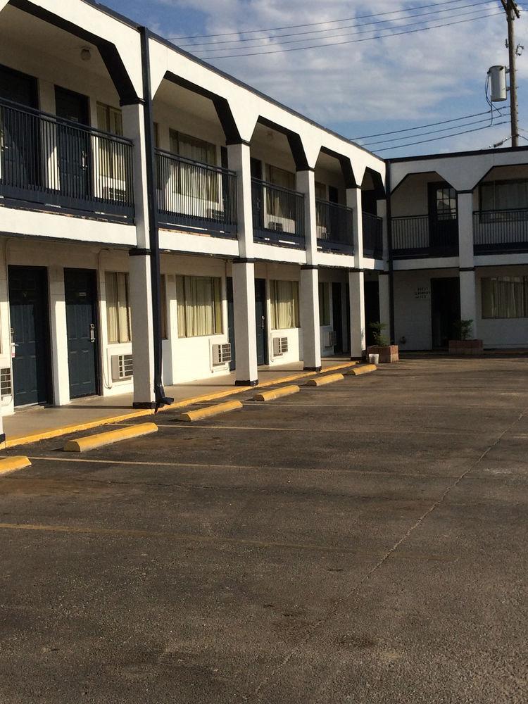 Hutchinson Inn Motel 3*